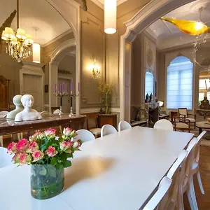 Louise Sur Cour Bed & Breakfast Brussels
